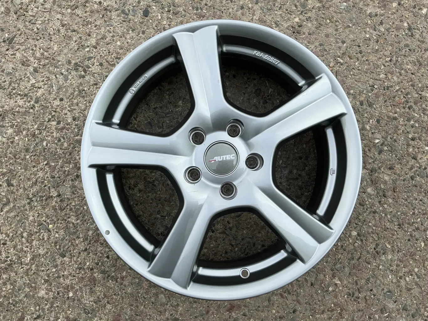 alu kola Autec 17