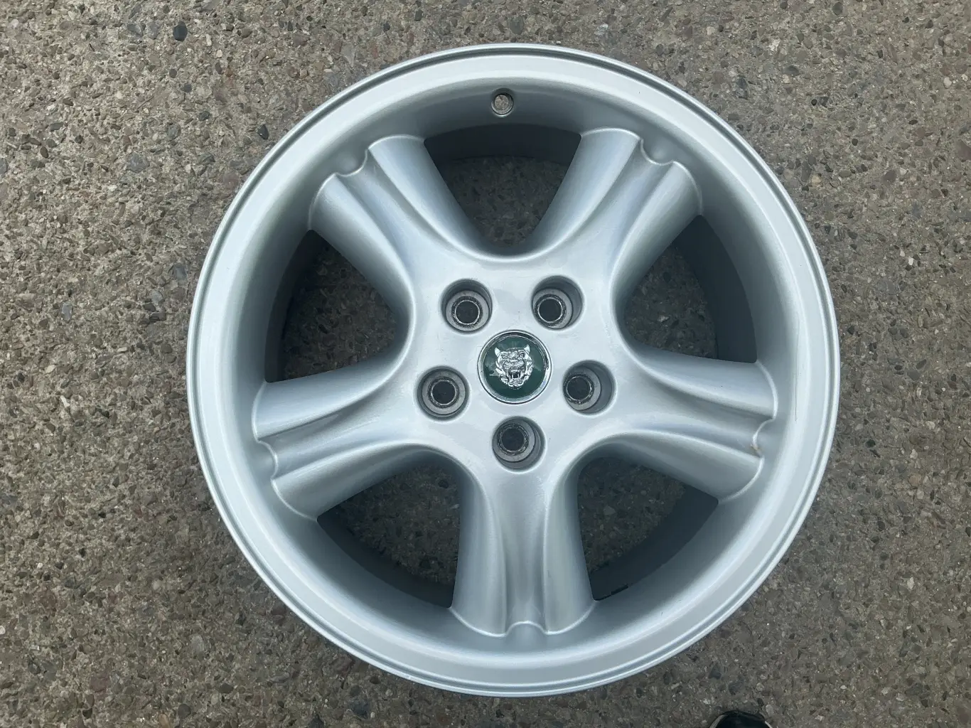 alu kola Jaguar 18