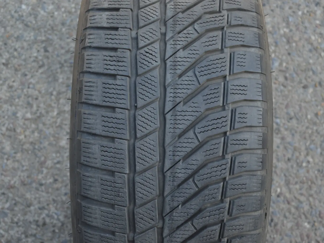 235/40/19   96V  Falken Eurowinter HS01 Pro, použitá zimní sada