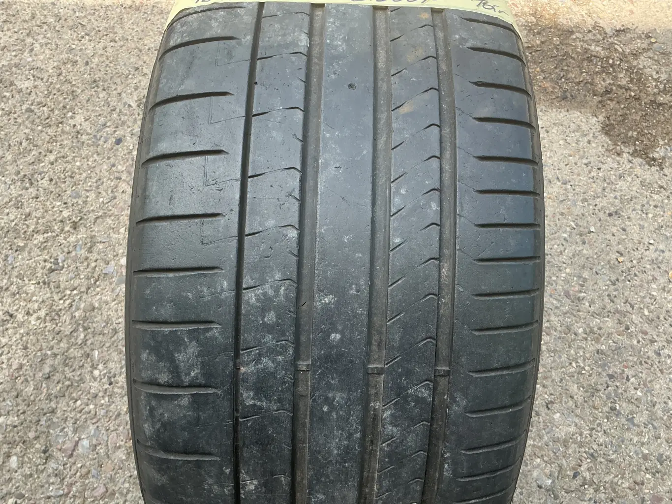 285/30/20  99Y  Pirelli PZero, použitý letní pár