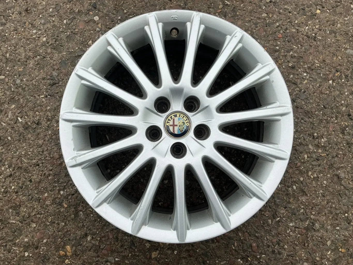 alu kola Alfa Romeo 16