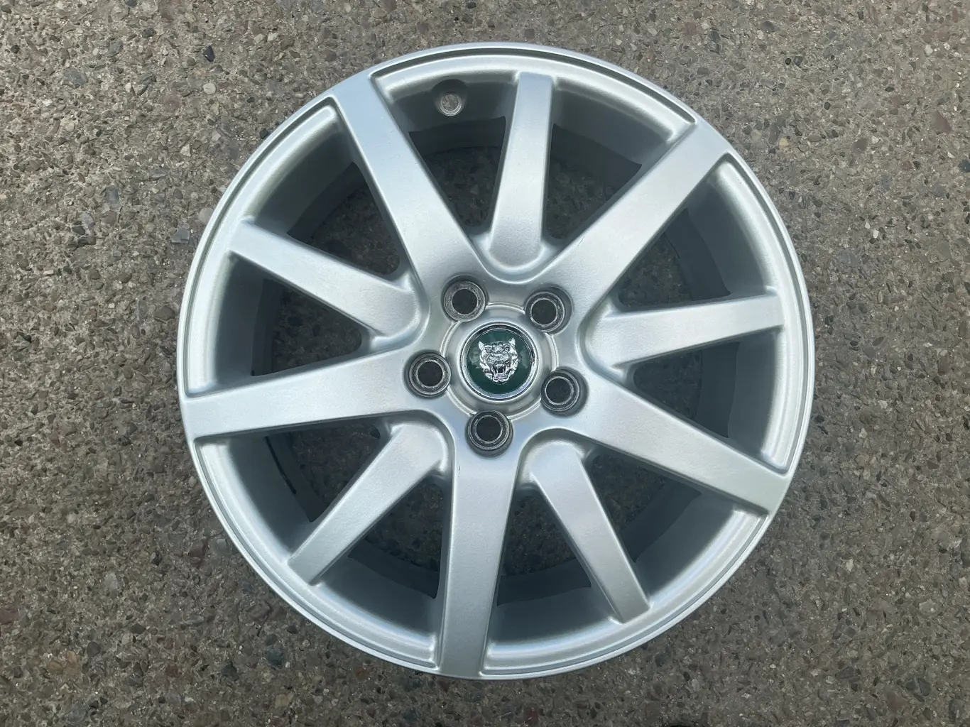 alu kola Jaguar 17