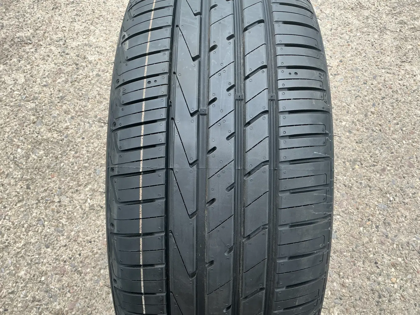 235/50/19  99V  Hankook Ventus S1 evo 2 SUV K117A, letní