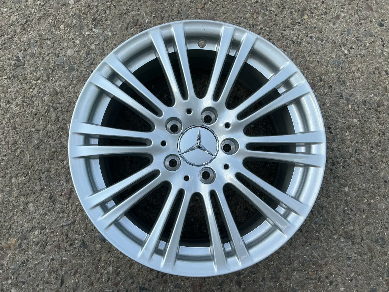 alu kolo Mercedes-Benz 16