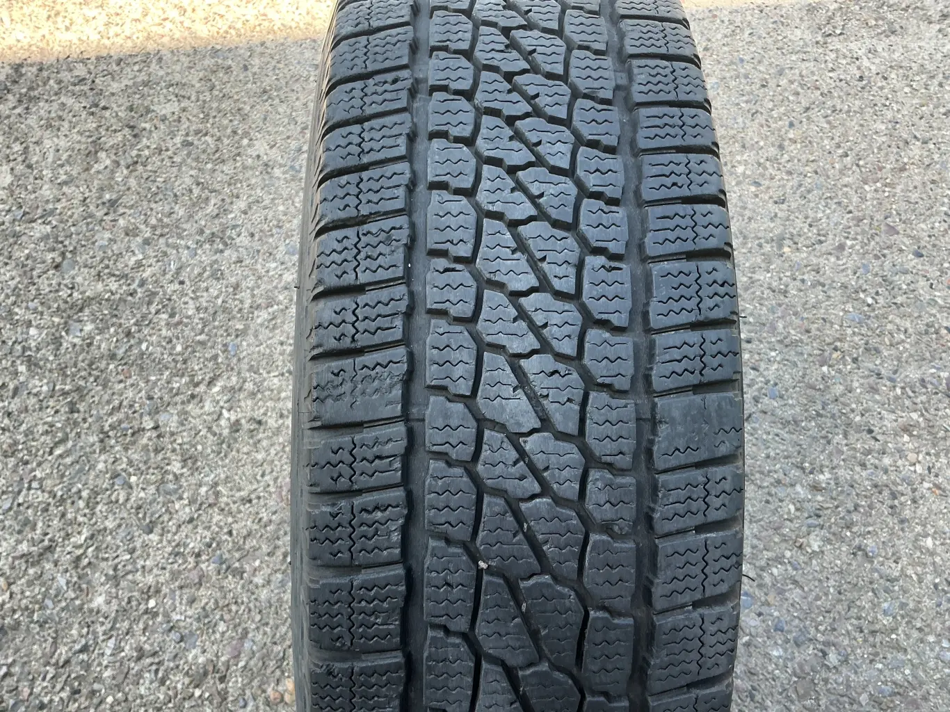 215/75/16C  113/11R  Firestone Vanhawk 2 Winter, použitý zimní pár