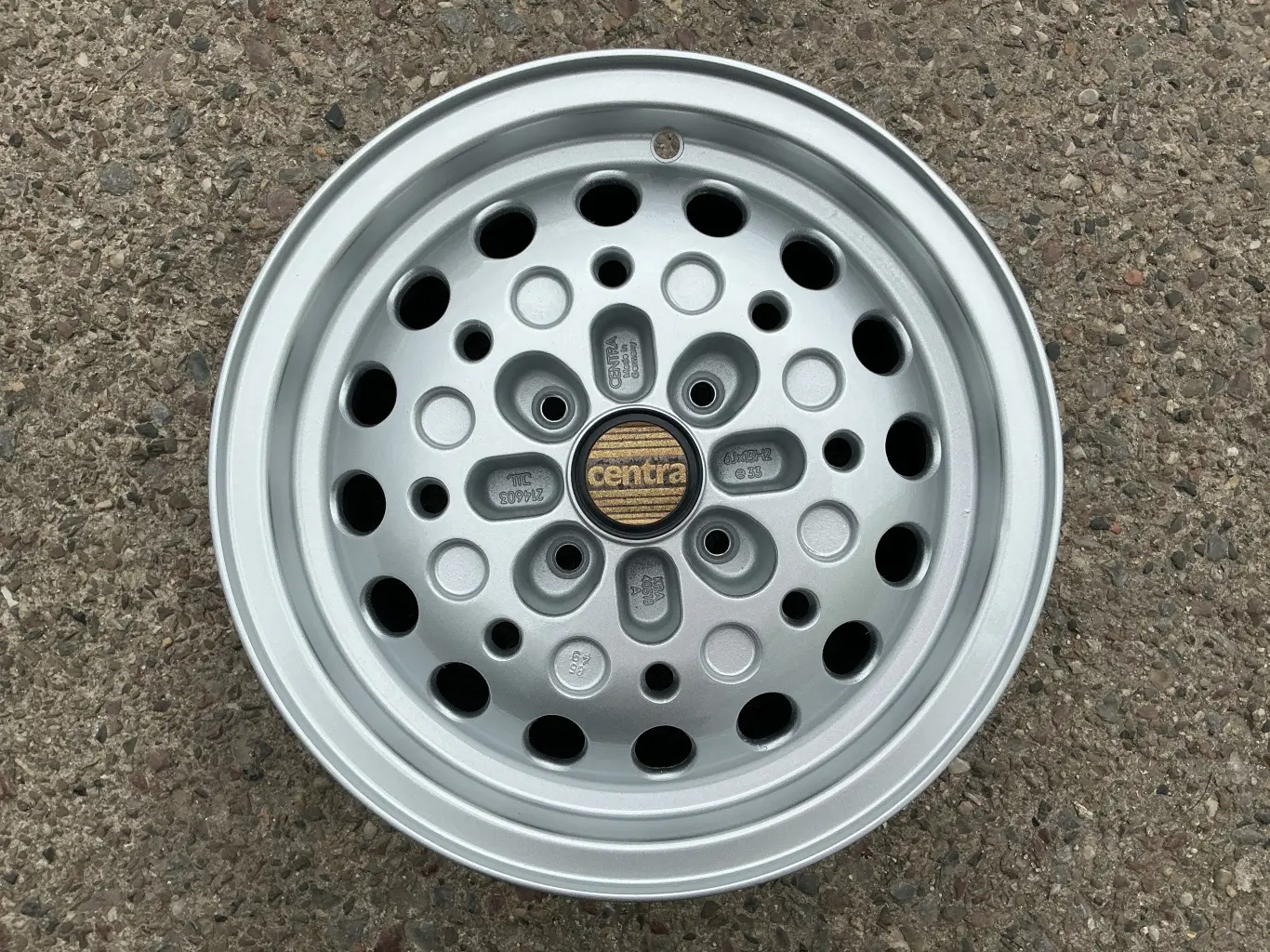 alu kola Centra 13