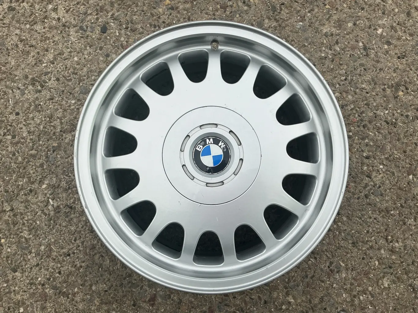 alu kola BMW 16
