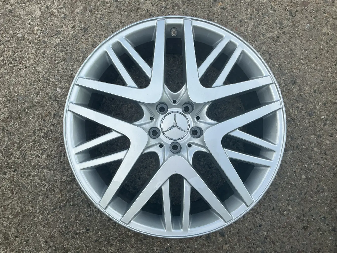 alu kola Mercedes-Benz 20