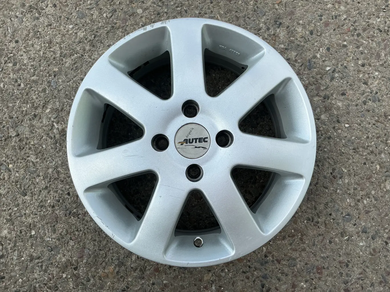 alu kola Autec 15