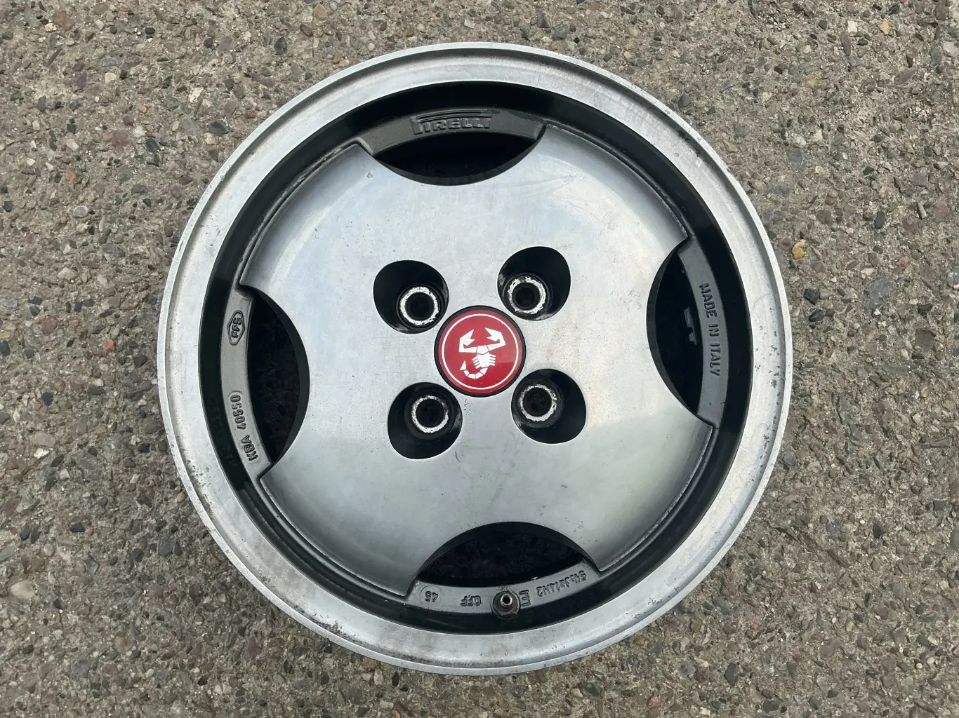 alu kola Pirelli  14