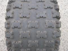 20x11 R9 Duro Berm Raider AT, použitý pár