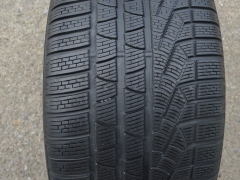 295/35/19  100V  Pirelli SottoZero Winter 240 serie II, použitý zimní pár