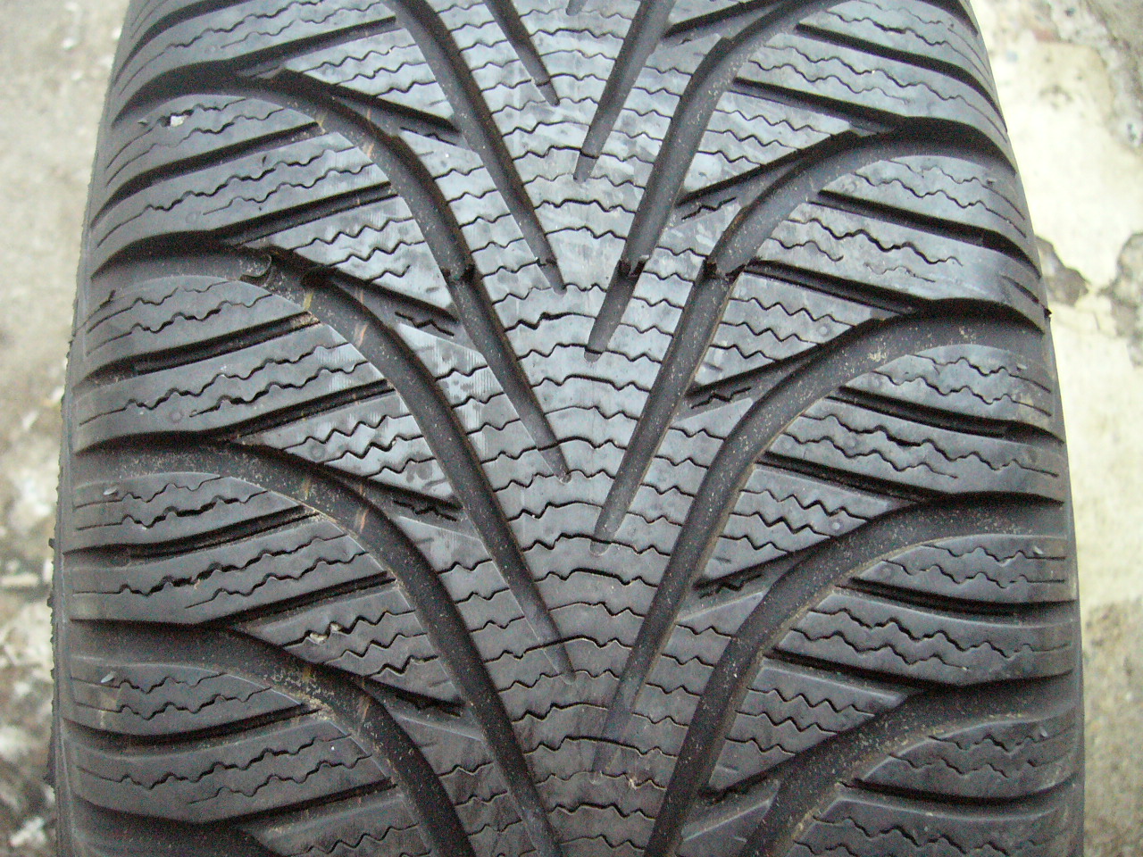 185/70/14 88T Goodyear UltraGrip 6, použitá zimní sada