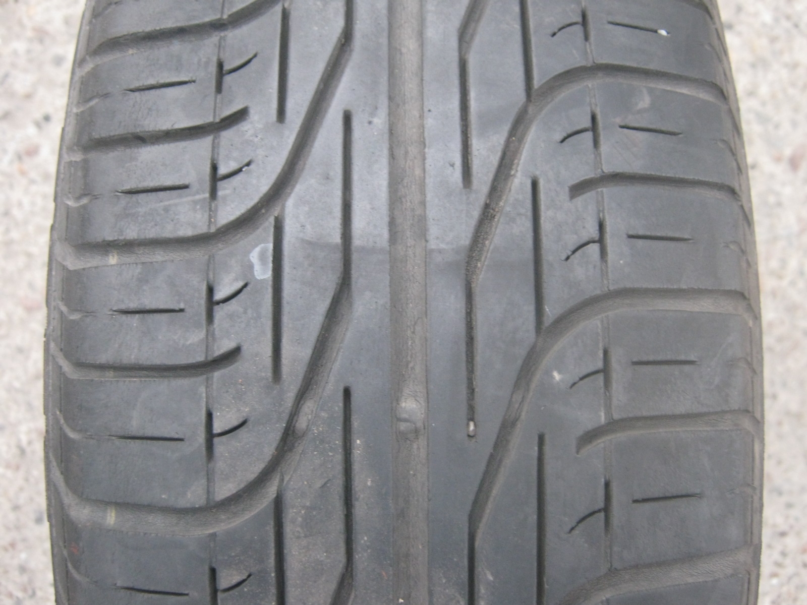 185/60/15 88H XL Pirelli P6000, použitý letní pár