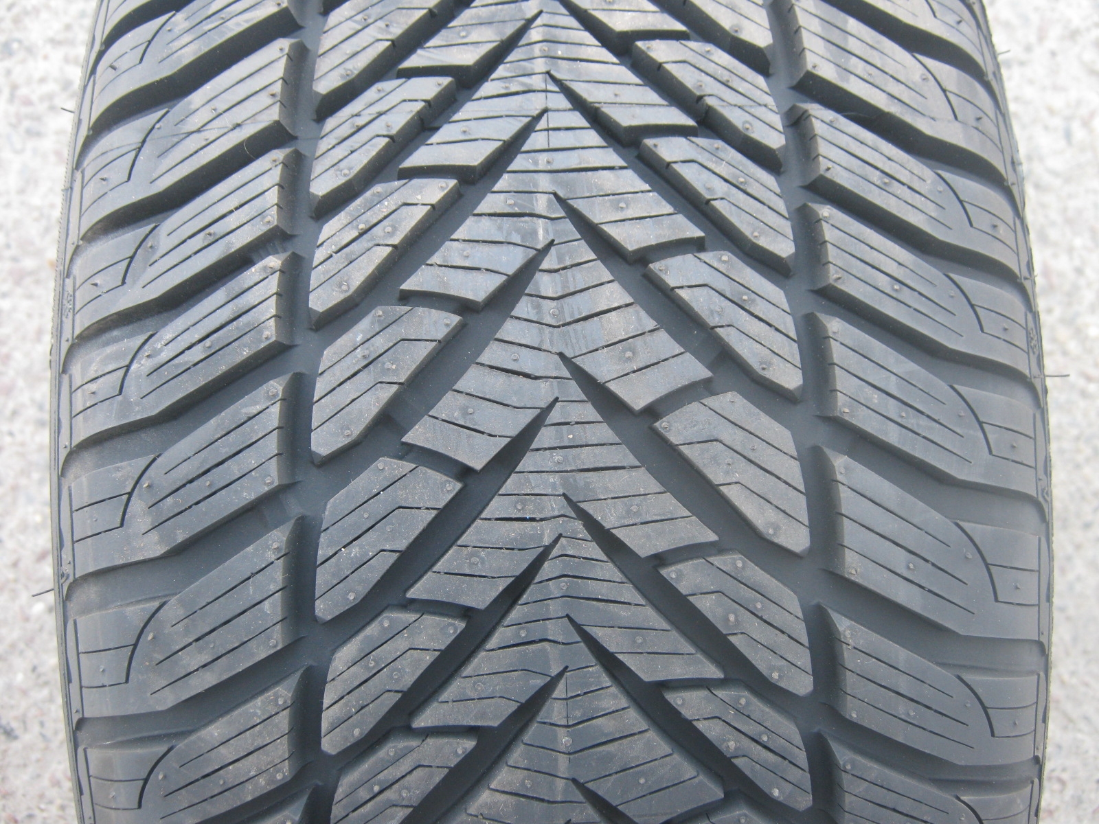 245/40/18 97V XL Goodyear Eagle UltraGrip  RFT,  zimní