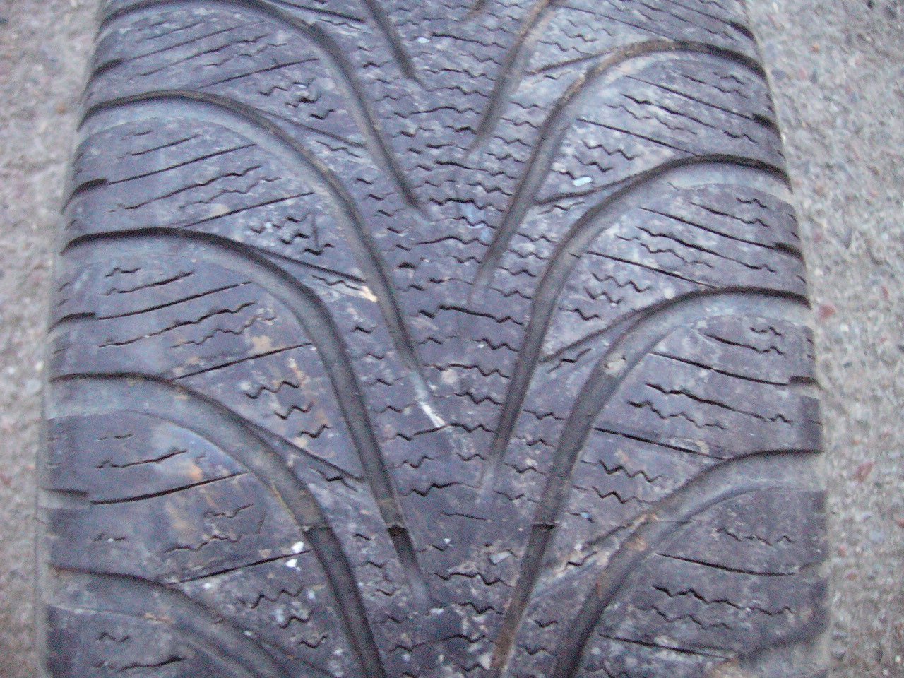 195/60/15 88T Goodyear UltraGrip 6, použitý zimní kus