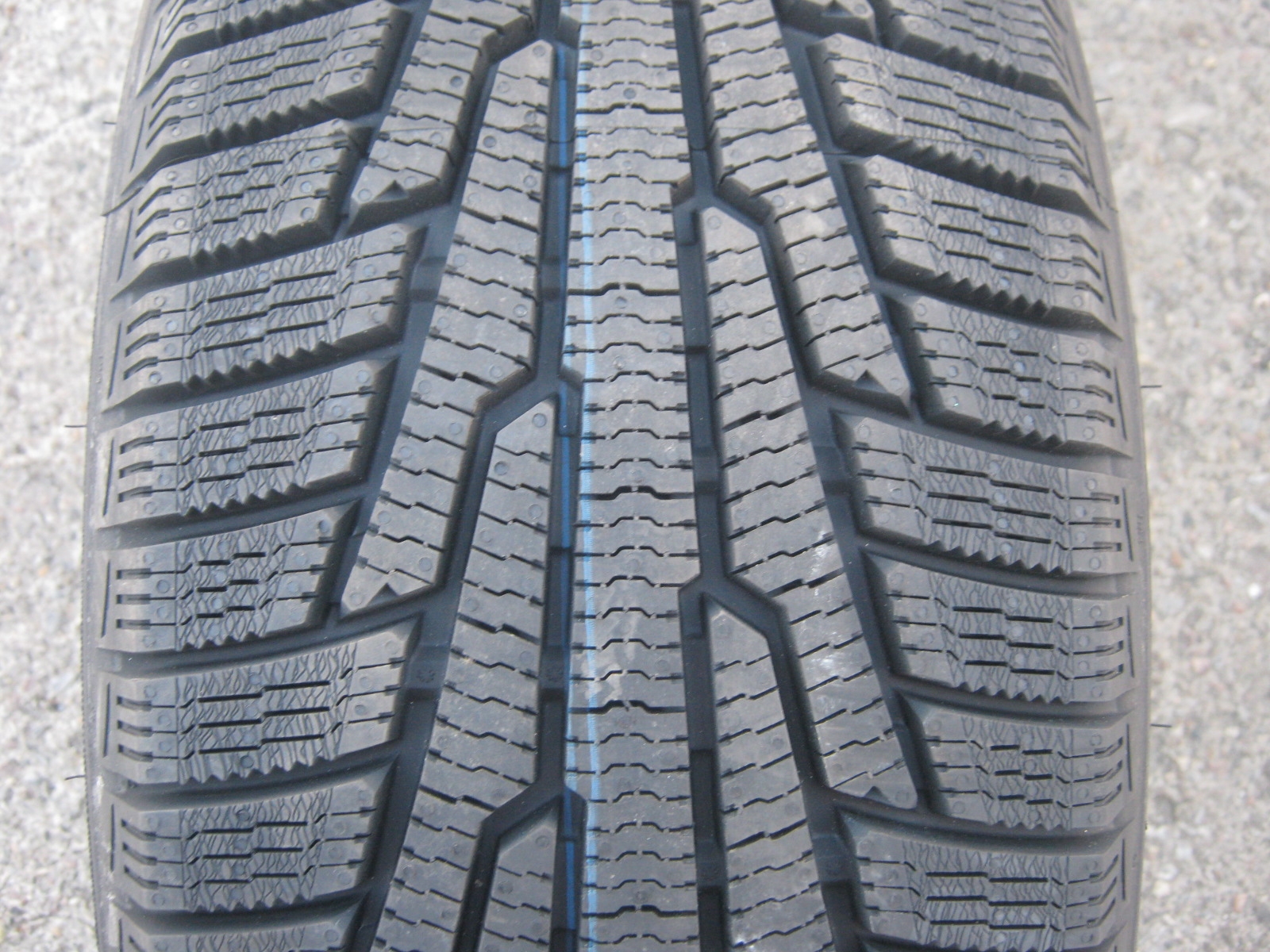 235/60/16 104R Nokian Hakkapeliitta R, zimní