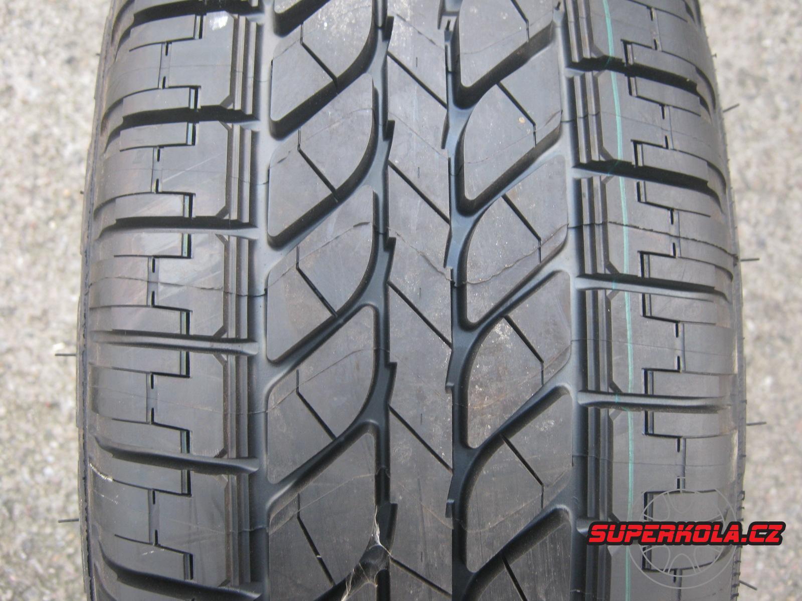 215/80/15 102T Michelin 4x4 Synchrone,  letní
