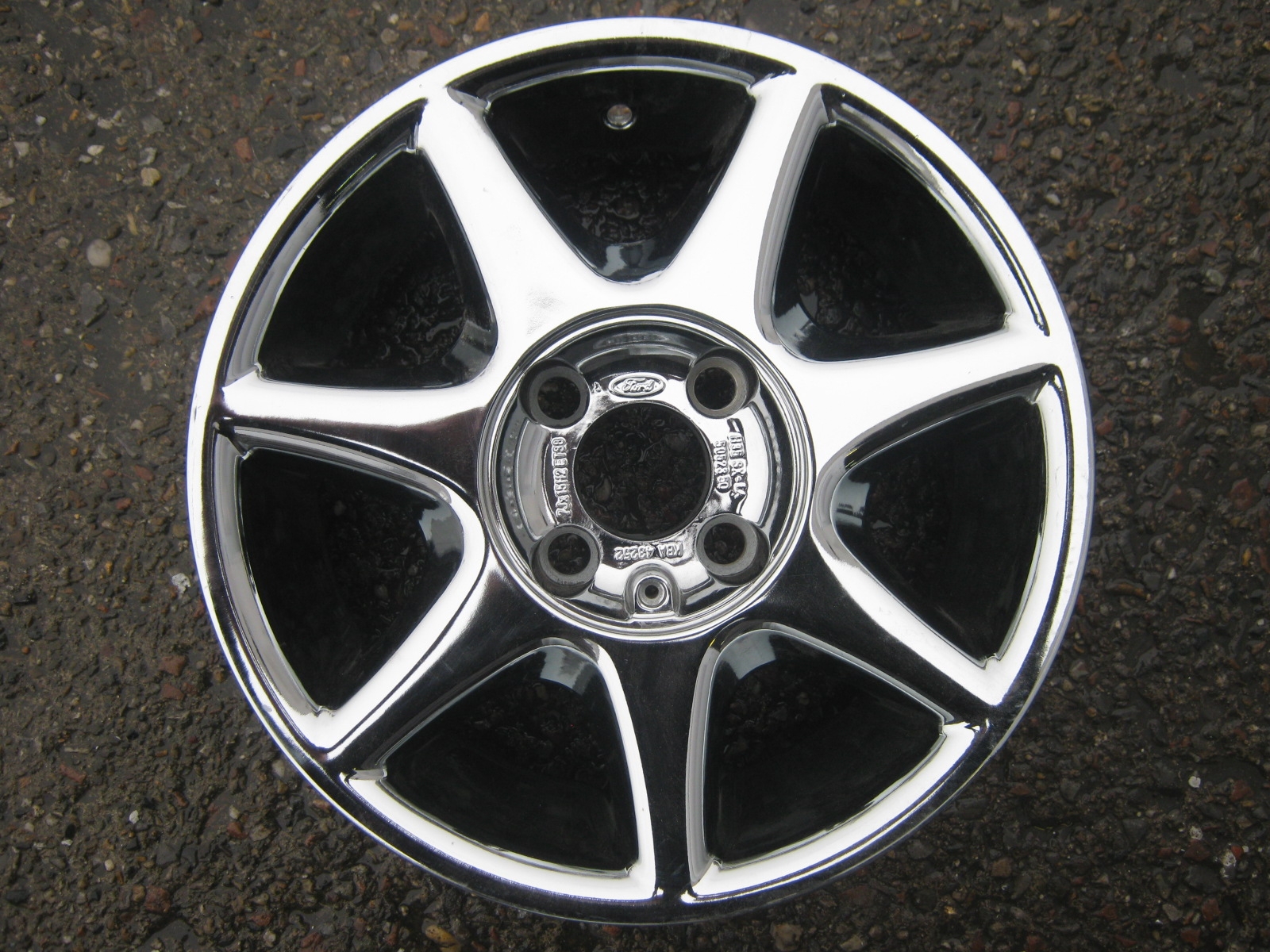 alu kolo Ford 15