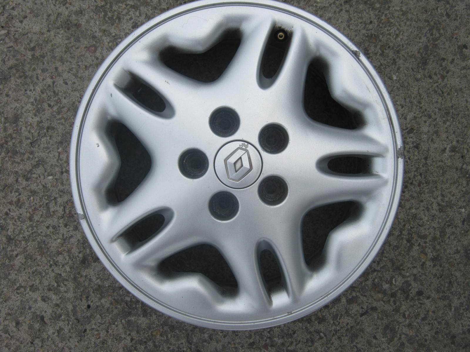 alu kola Renault 15