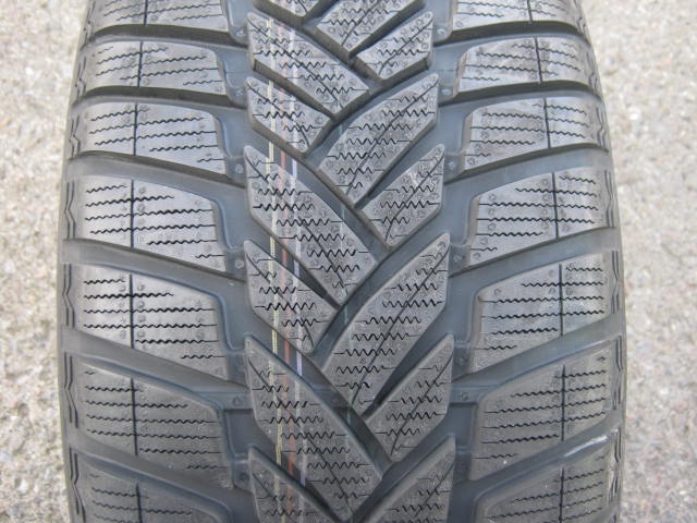 265/60/18 110H Dunlop SP Winter M3, zimní 