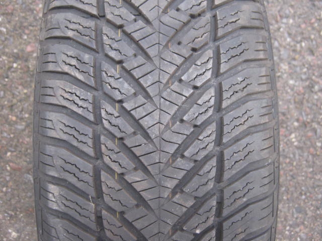 195/55/16 87H Goodyear Eagle UltraGrip GW-3 RFT, použitý zimní pár