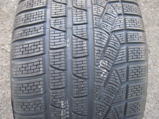 295/35/18 99V Pirelli Sottozero Winter 240 serie II, zimní