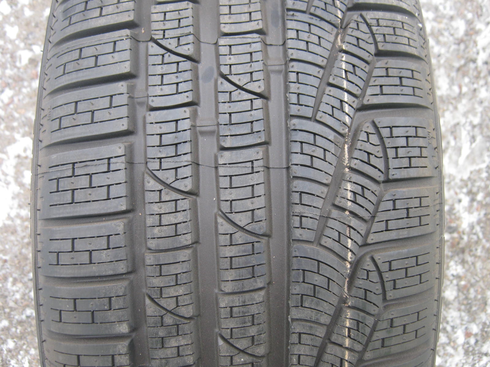 245/45/19 102V XL Pirelli SottoZero Winter 240 serie II  RFT, zimní