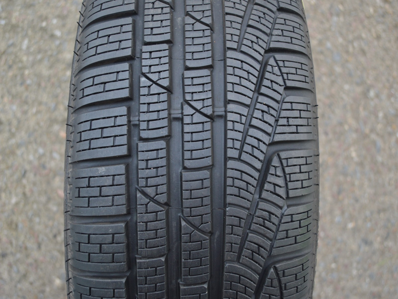 225/40/18 92V XL Pirelli SottoZero Winter 240 serie II RFT, zimní