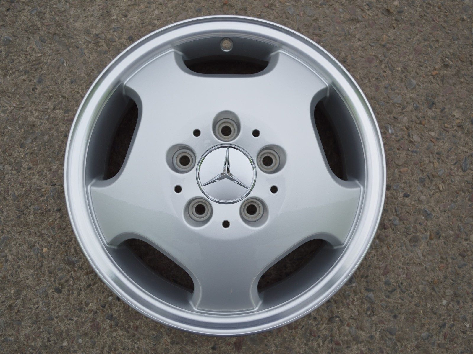 alu kolo Mercedes-Benz 15