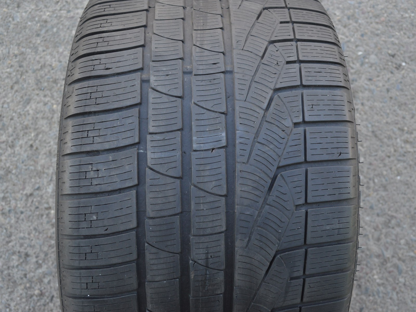 295/30/19  100V  Pirelli SottoZero Winter 240 serie II, použitý zimní pár