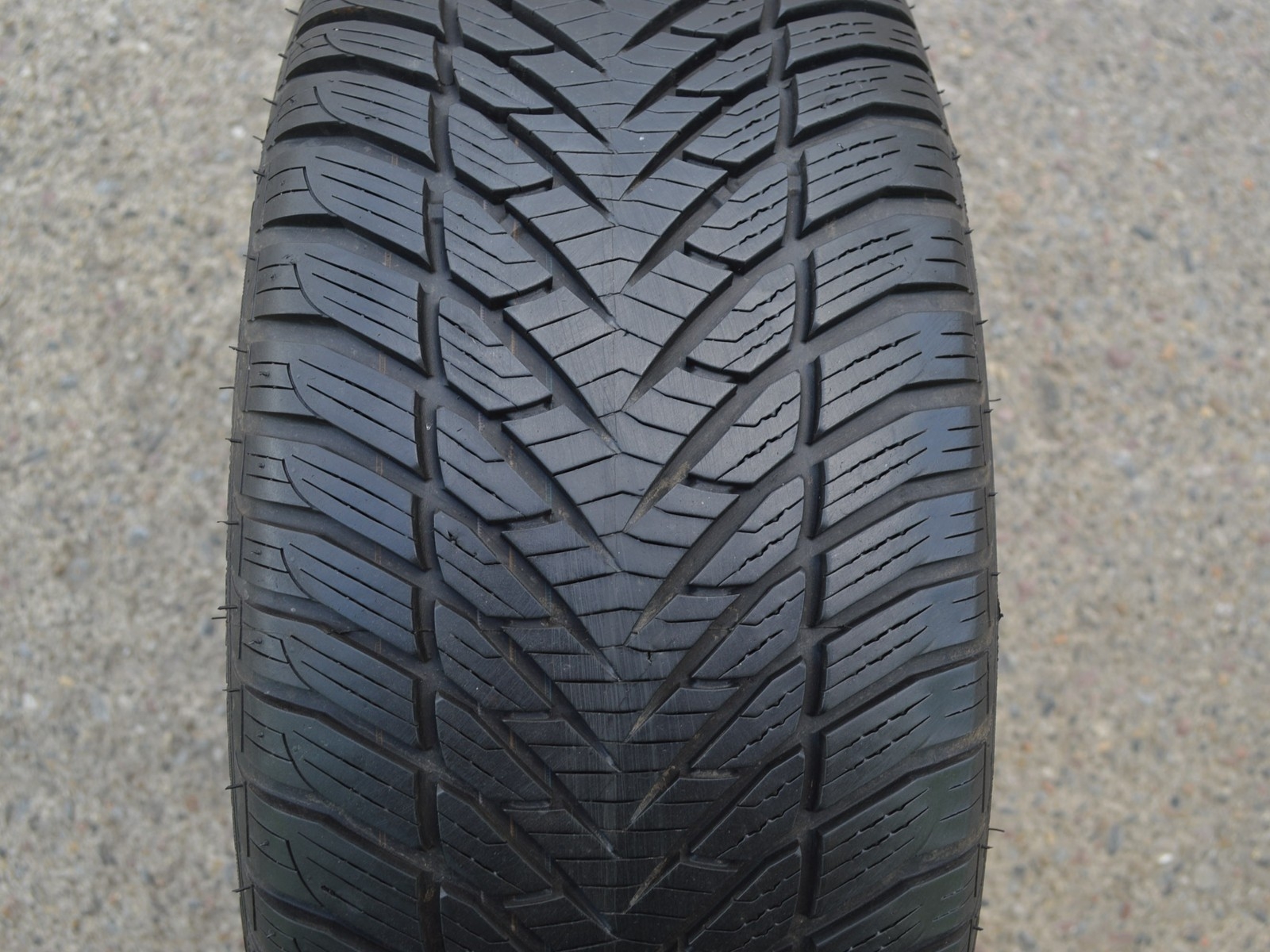 245/45/17 99V XL Goodyear Eagle UltraGrip GW-3 RFT, použitá zimní sada