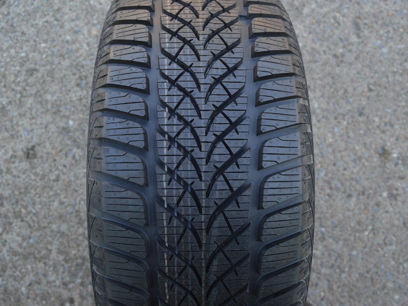 225/55/16 95H Esa Tecar SuperGrip 7 HP, zimní