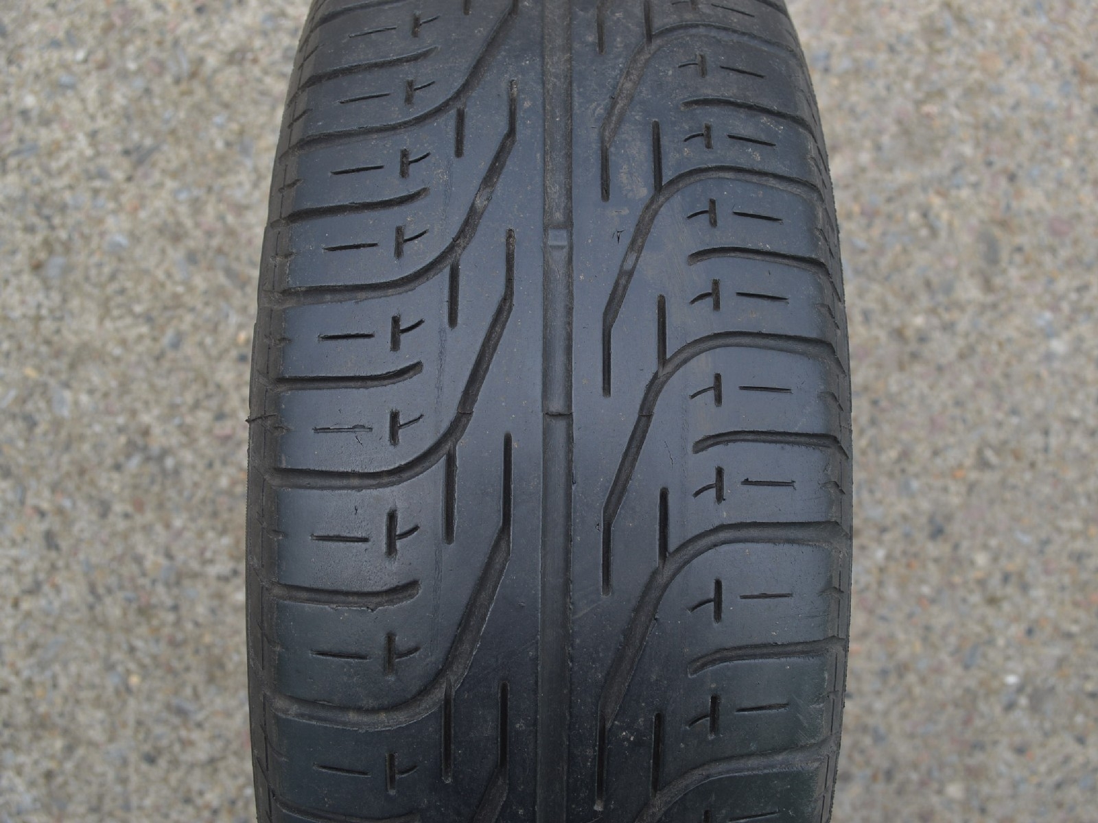 185/65/14  86H  Pirelli P6000, použitý letní kus