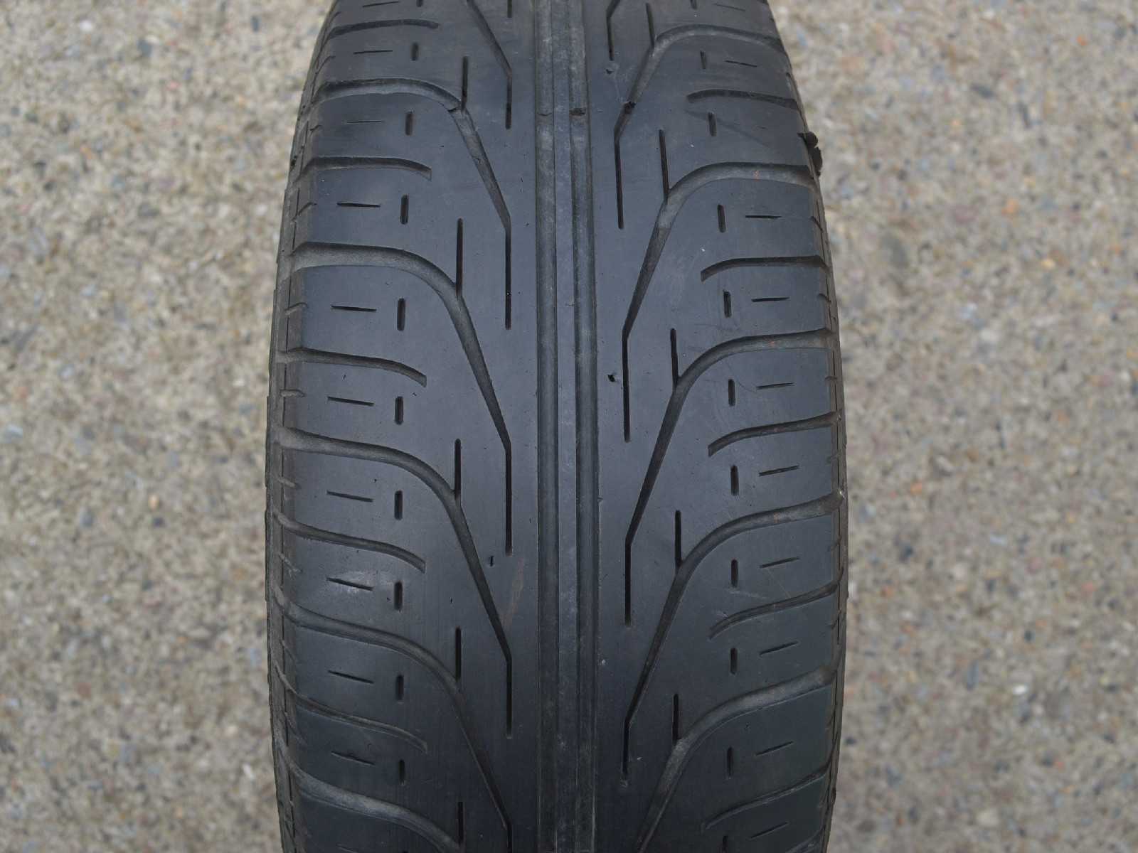 185/60/14 82H Pirelli P5000 Drago, použitý letní kus