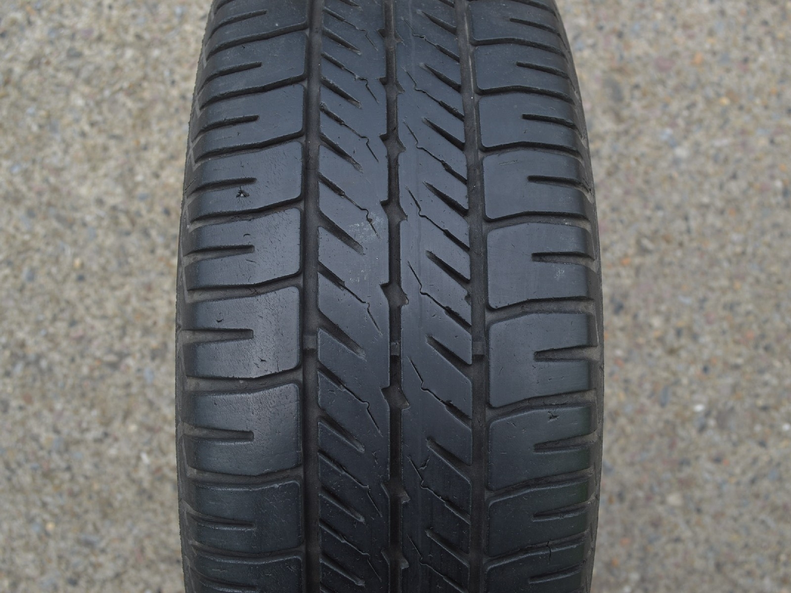 175/65/14  82T  Goodyear GT3, použitý letní kus