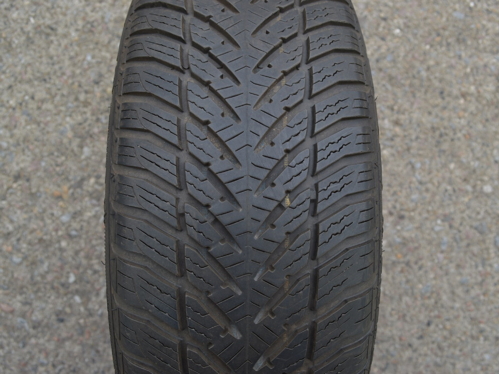 185/60/16 86H Goodyear Eagle UltraGrip GW-3 RFT, použitá zimní sada