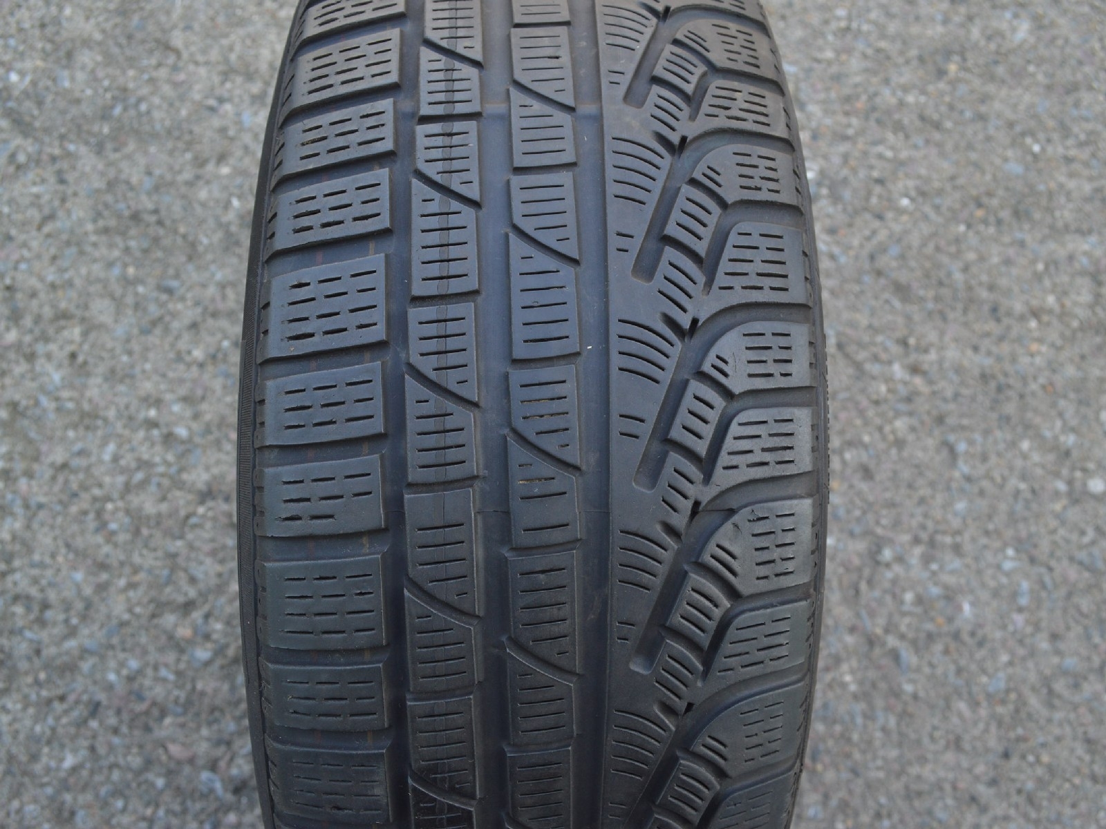 225/60/17  99H  Pirelli SottoZero Winter 210 serie II  RFT, použitý zimní pár