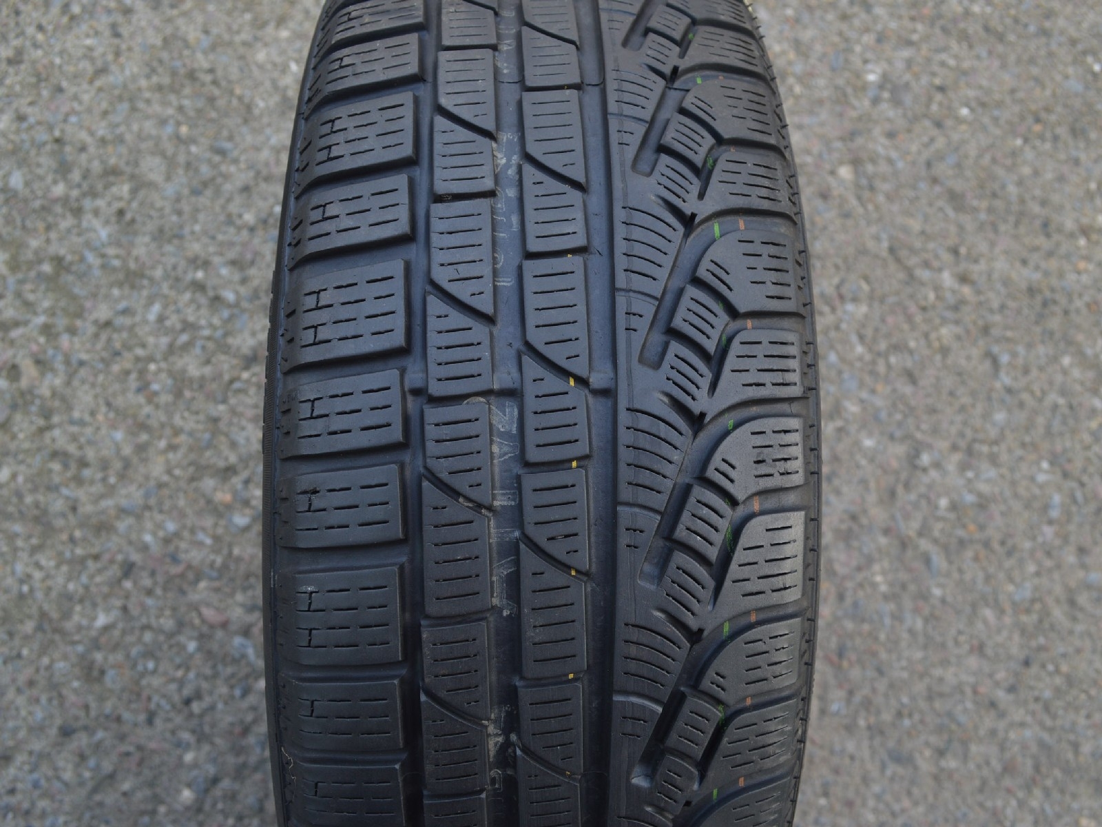 205/65/17  96H  Pirelli SottoZero Winter 210 serie II, použitá zimní sada