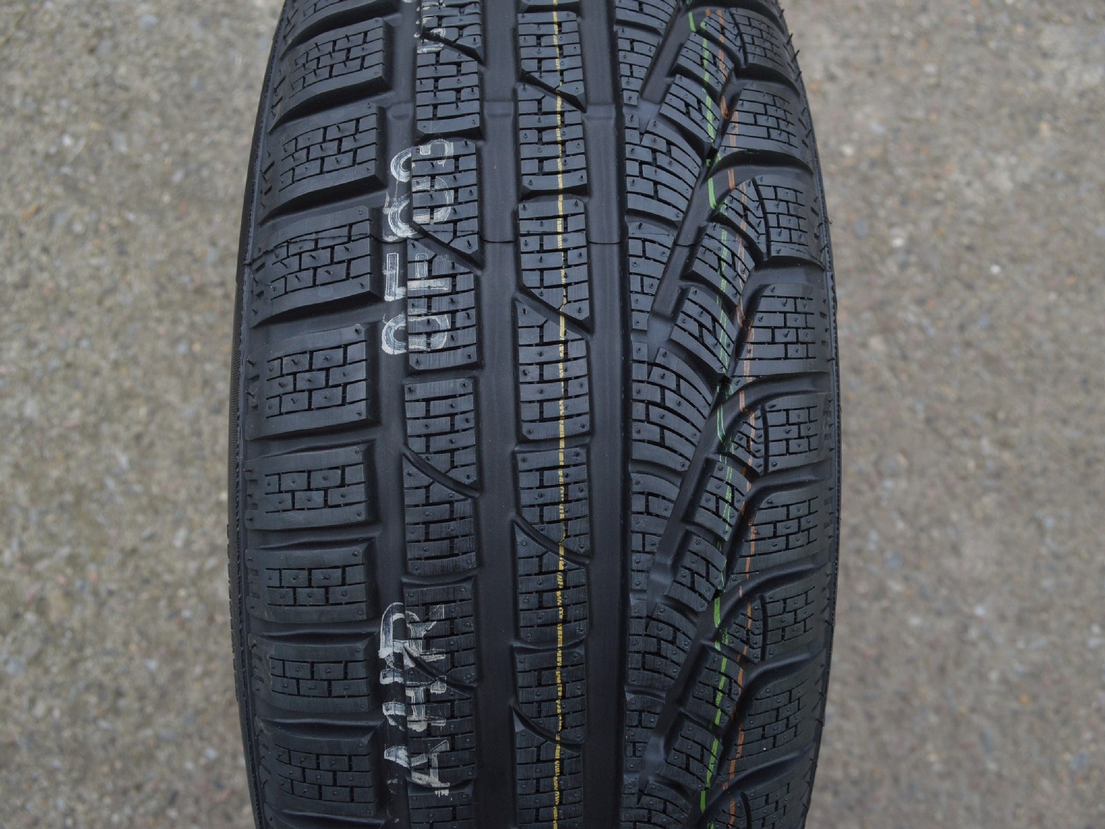 205/65/17  96H  Pirelli SottoZero Winter 210 serie II, zimní
