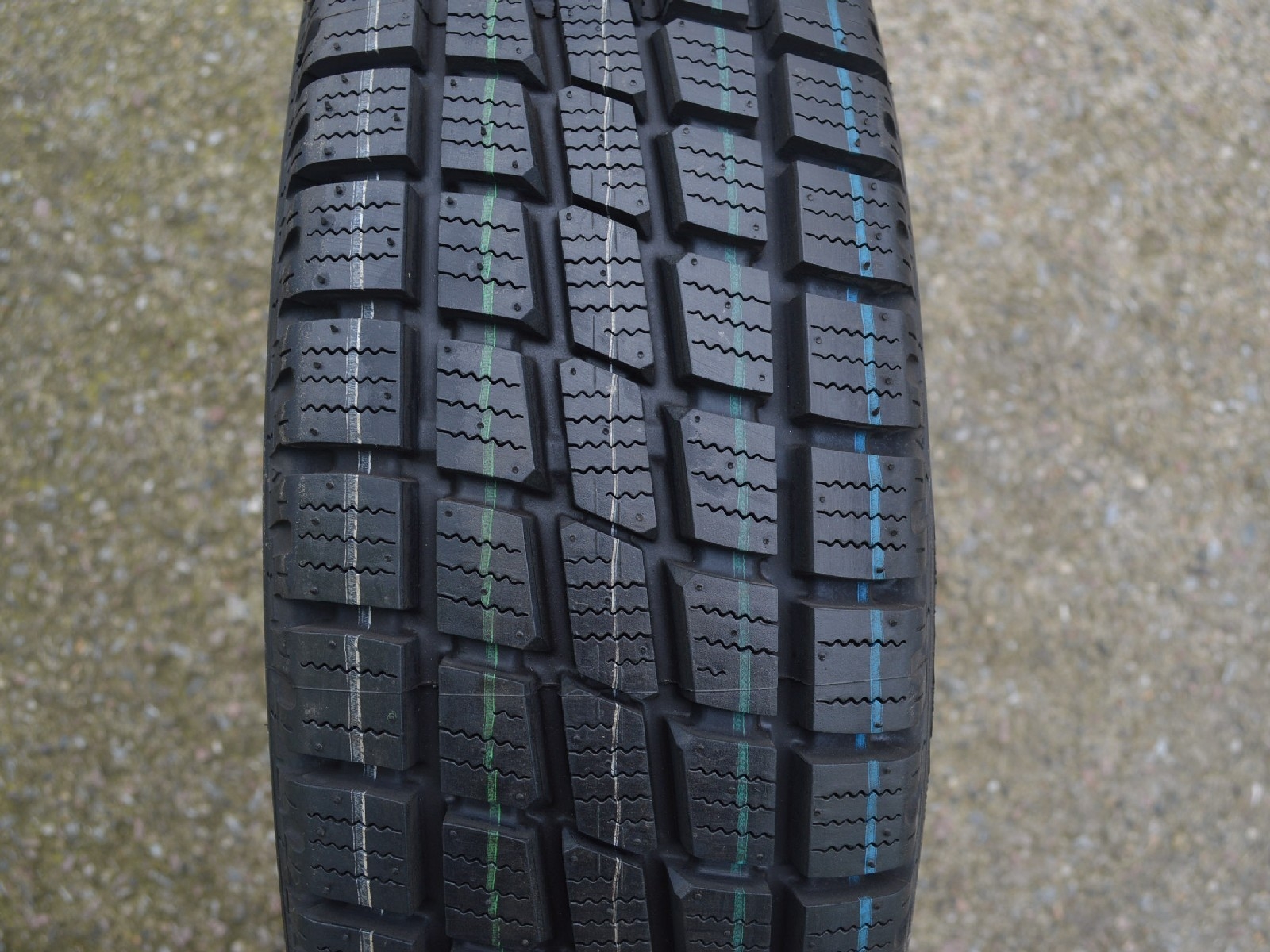 205/75/16C 113/111Q Toyo  H09, zimní