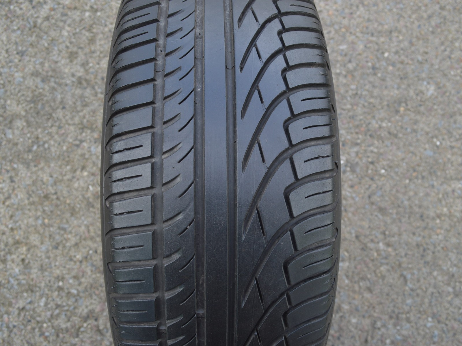 235/60/16  100W  Michelin Pilot Primacy, použitý letní kus