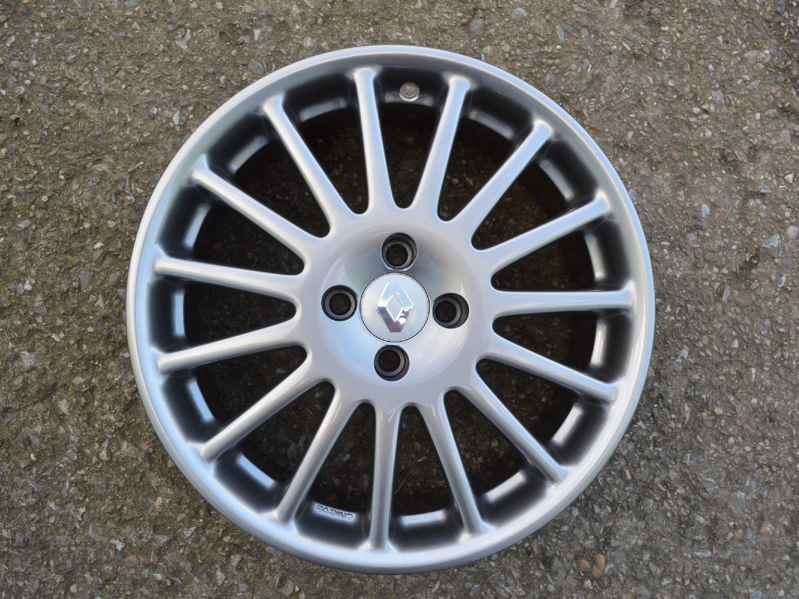 alu kola Radius 17