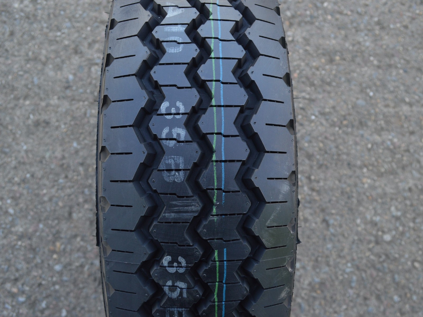 185/75/16C  104/102R  Kumho Steel Radial 856, letní