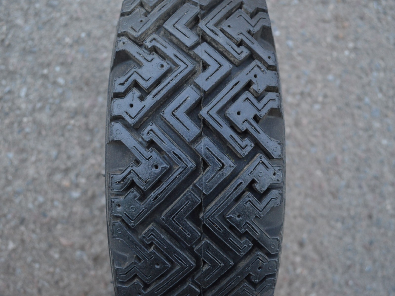 145/80/10 68Q Avon Arctic Steel Radial, použitá zimní sada