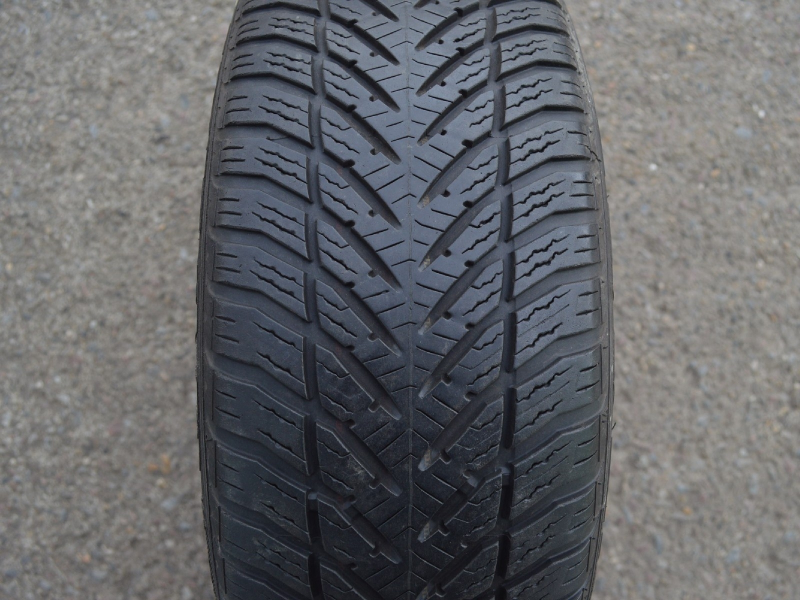 185/60/16 86H Goodyear Eagle UltraGrip GW-3 RFT, použitý zimní pár