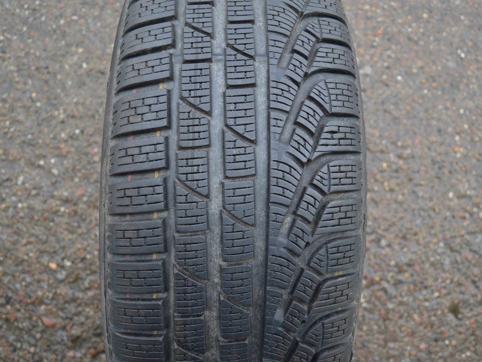 225/60/17 99H Pirelli SottoZero Winter 210 serie II RFT, použitý zimní kus