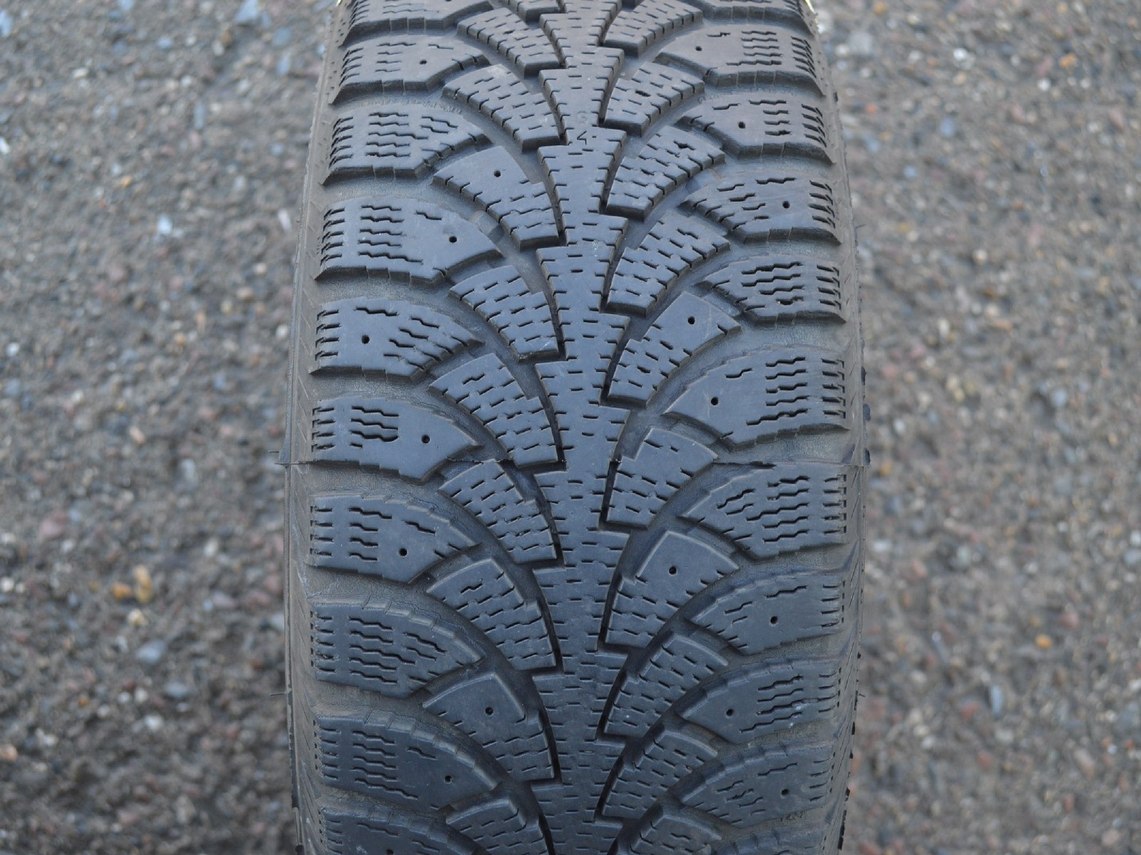 185/55/15  86T XL Nokian Hakkapeliitta 4, použitý zimní kus