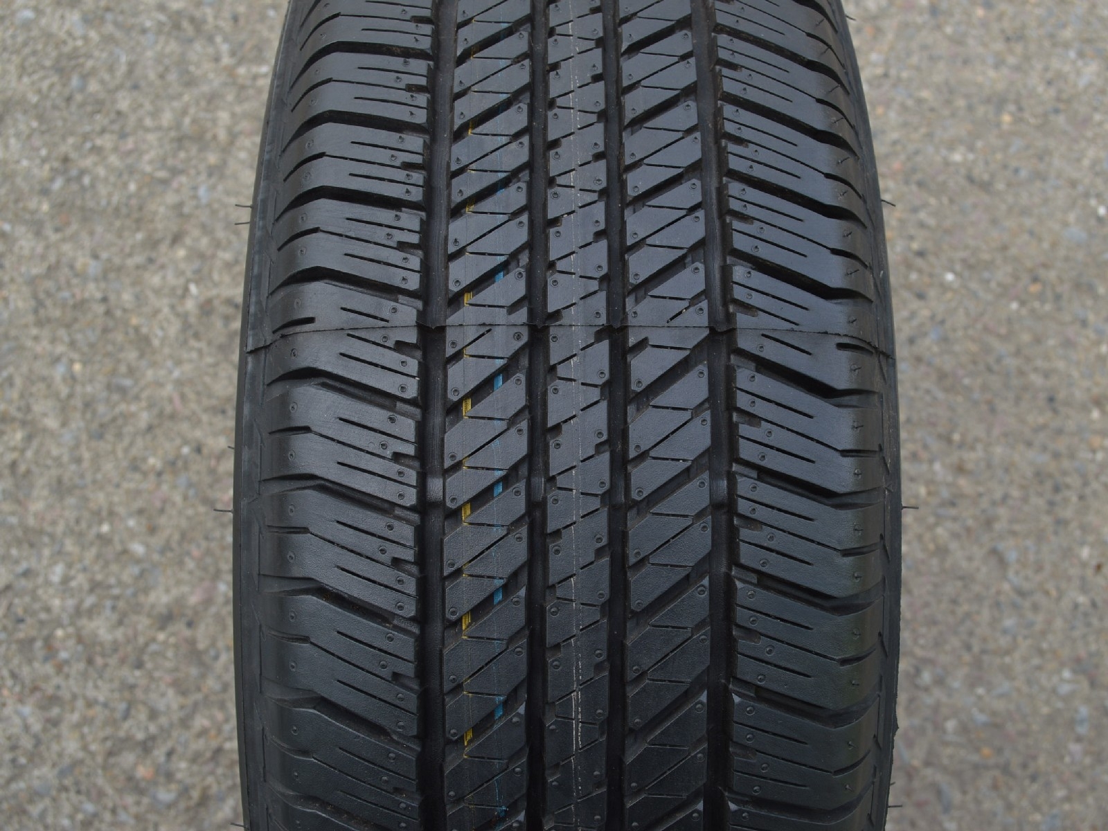 265/65/17  112S  Bridgestone Dueler H/T 684 II, celoroční