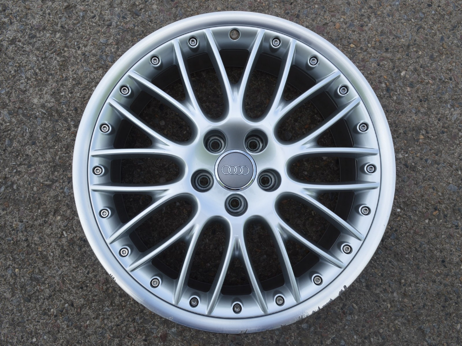 alu kolo Audi 19